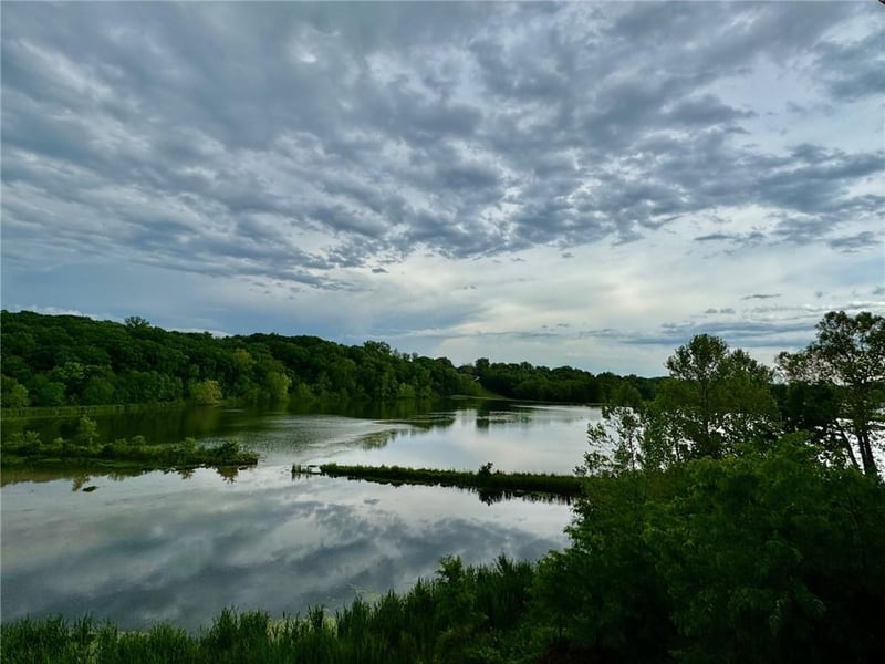 7017 Waters Edge Dr, Parkville, MO 64152