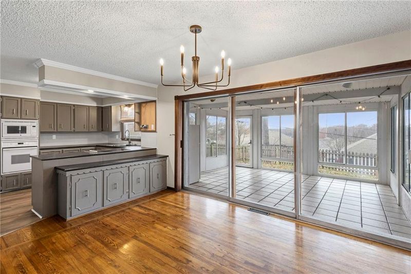 602 SW Murray Rd, Lee's Summit, MO 64081