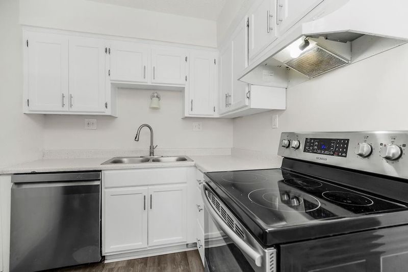 2915 E 77th Ter, Kansas City, MO 64132