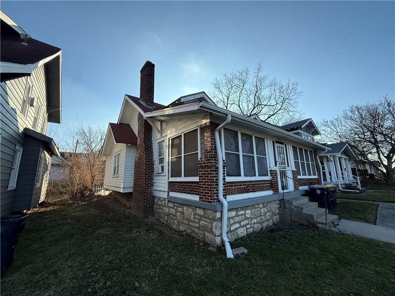 2215 E Meyer Blvd, Kansas City, MO 64132