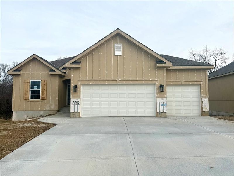 4806 NE 105th St, Kansas City, MO 64156