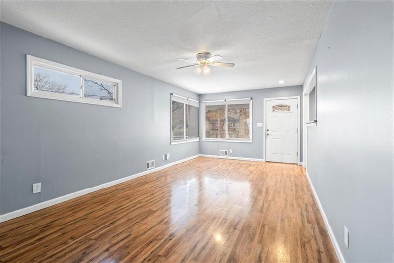 225 E Whittier St, Kansas City, MO 64119