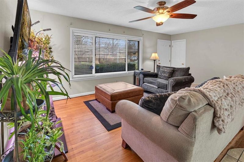 409 NW 58th St, Kansas City, MO 64118
