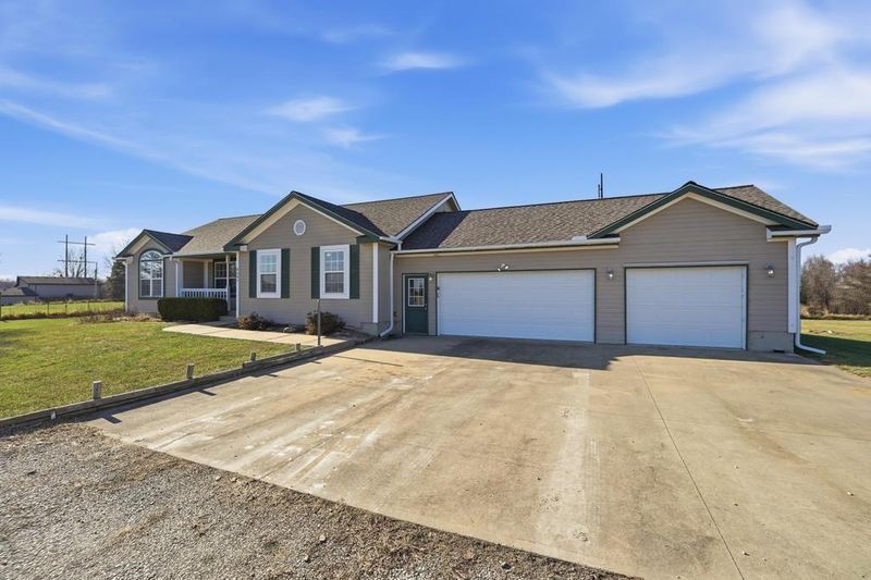 9801 E Seville Cir, Peculiar, MO 64078