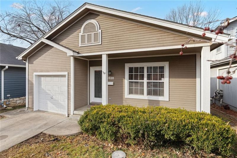 4528 Genessee St, Kansas City, MO 64111