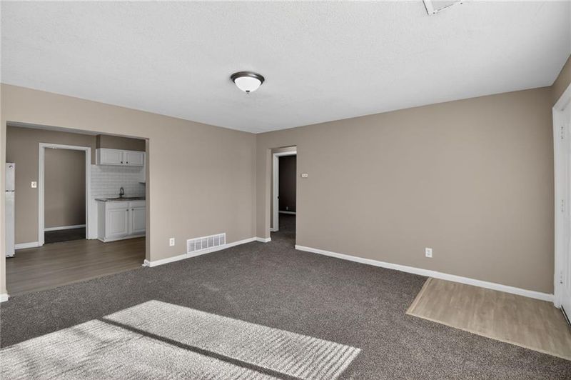 7412 E 57th St, Kansas City, MO 64129