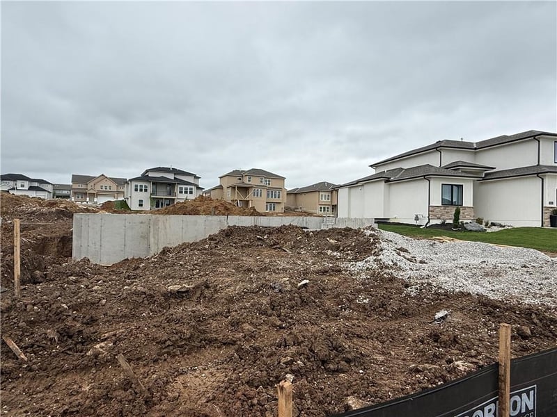 18616 Reinhardt St, Overland Park, KS 66085
