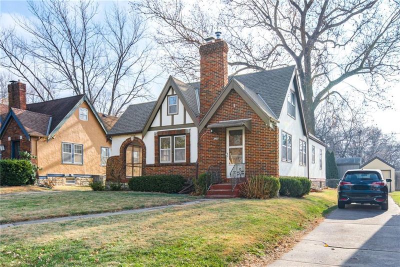 1005 W 77 Ter, Kansas City, MO 64114