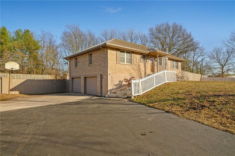 4317 NW R D Mize Rd, Blue Springs, MO 64015