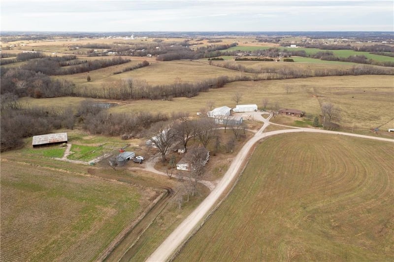 64 SW 401st Rd, Centerview, MO 64019