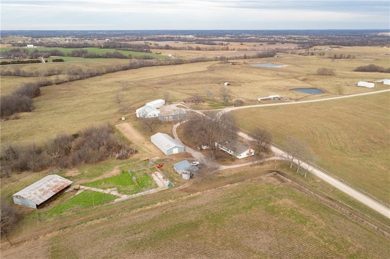 64 SW 401st Rd, Centerview, MO 64019