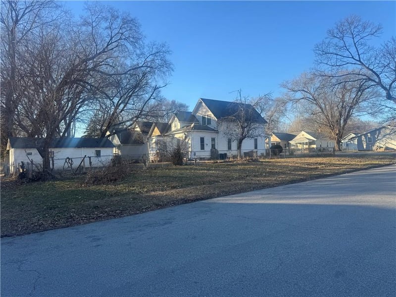 201 Osage St, Leavenworth, KS 66048