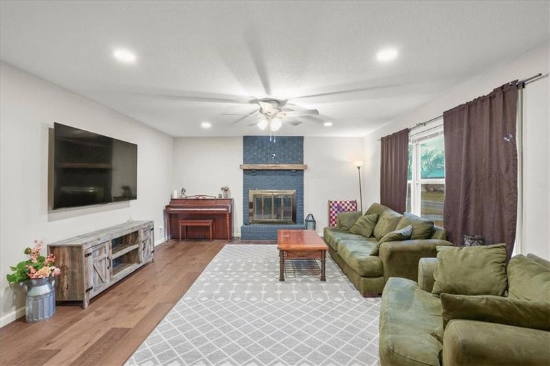 441 Jamison Dr, Bonner Springs, KS 66012