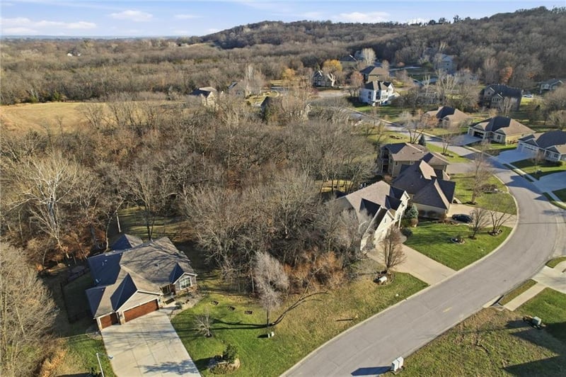 1934 Edgewood Dr, Leavenworth, KS 66048