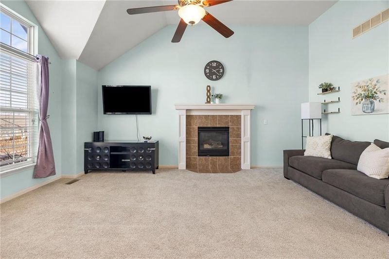 559 E Apache St, Gardner, KS 66030