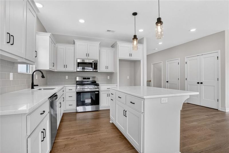 16209 Ryan Cir, Parkville, MO 64152