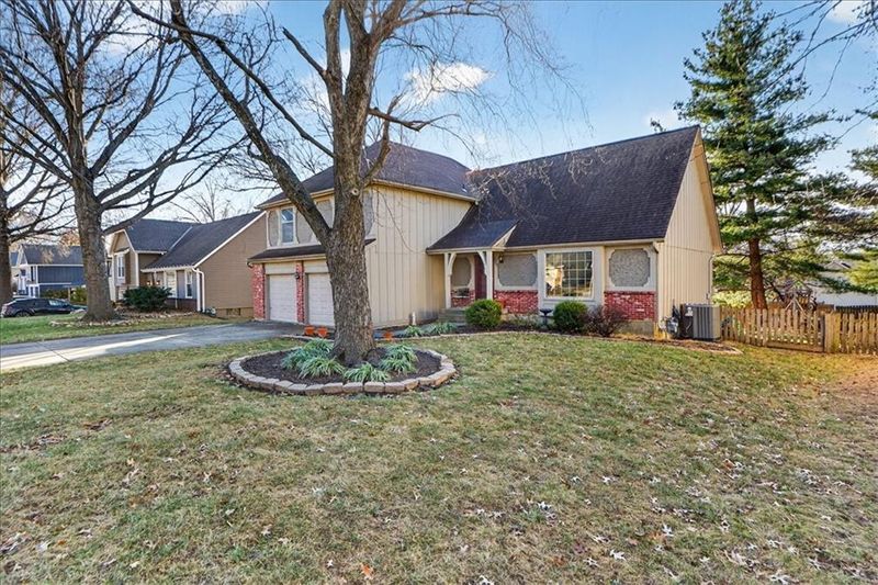13001 W 78th Ter, Shawnee, KS 66216