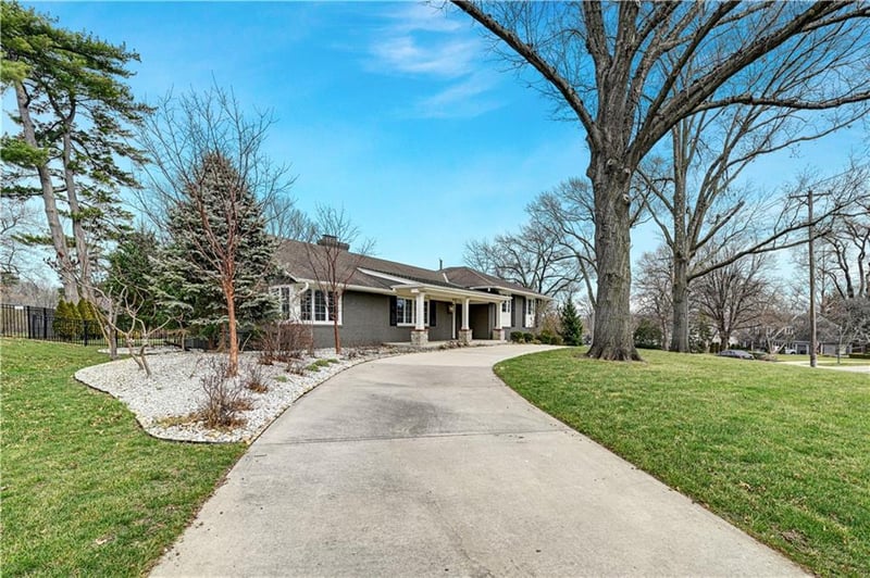 6241 Howe Dr, Fairway, KS 66205