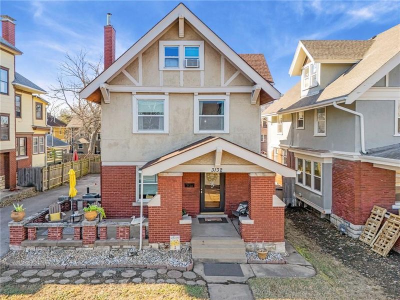 3132 Summit St, Kansas City, MO 64111