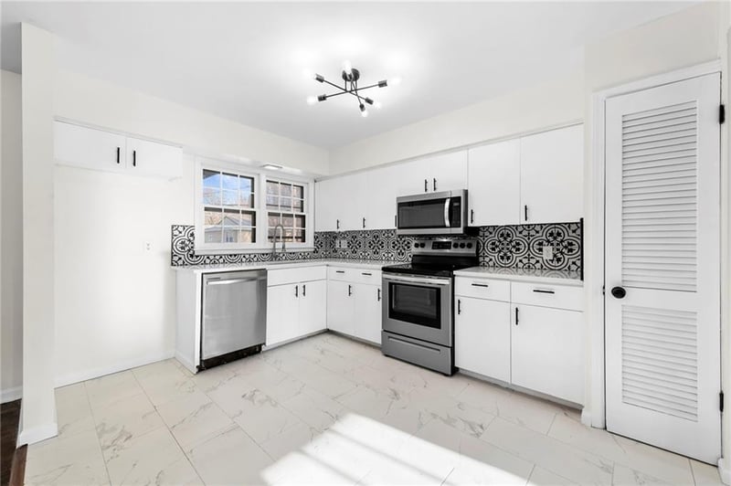 3528 NE 47th St, Kansas City, MO 64117