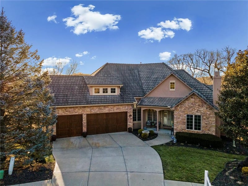 6412 Muirfield St, Parkville, MO 64152