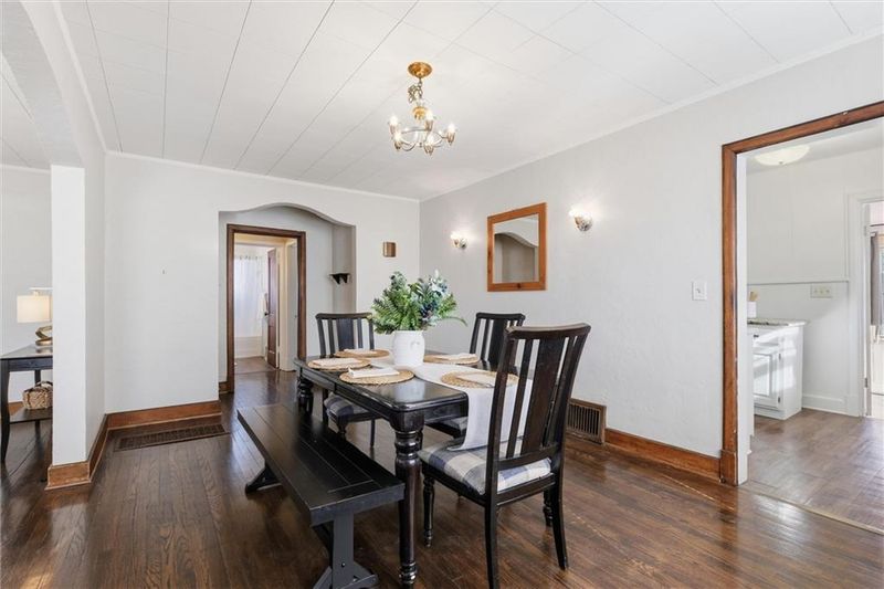 7821 Robinson St, Overland Park, KS 66204