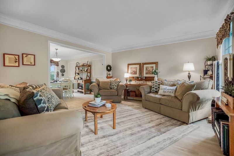 9834 W 101st Ter, Overland Park, KS 66212