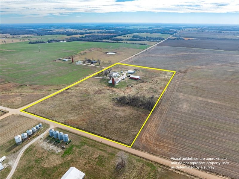 5120 SW 10th St, Columbus, KS 66725