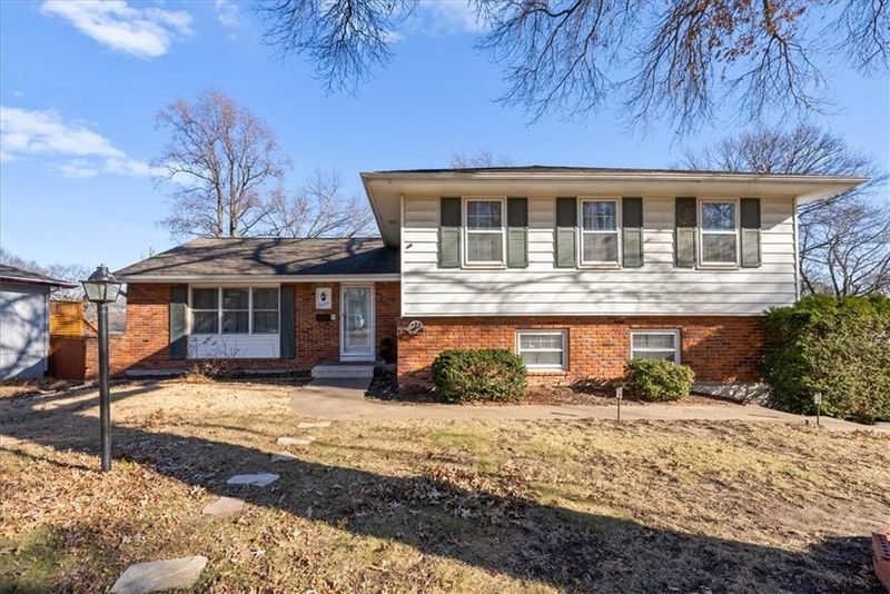 9229 Farley Ln, Overland Park, KS 66212