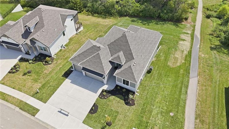 2127 NW Killarney Ln, Lee's Summit, MO 64081