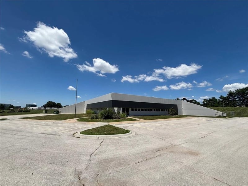 9000 Old Santa Fe Rd, Kansas City, MO 64138