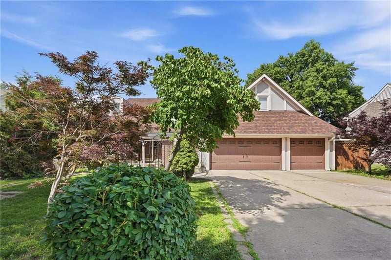 4100 NE Shady Lane Dr, Gladstone, MO 64119