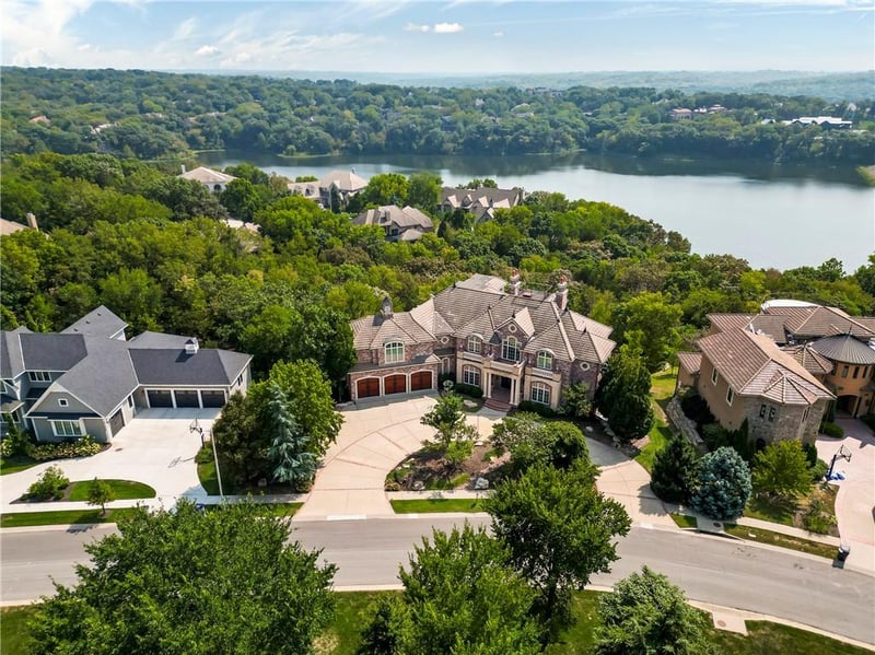 27596 W Highland Cir, Olathe, KS 66061