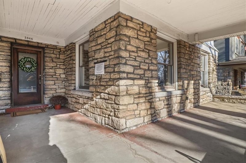 3846 Charlotte St, Kansas City, MO 64109