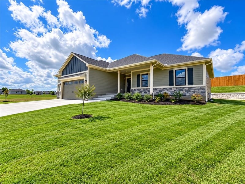 7905 Hoot Owl St, Blue Springs, MO 64014