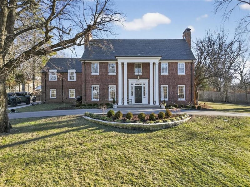 5353 Sunset Dr, Kansas City, MO 64112
