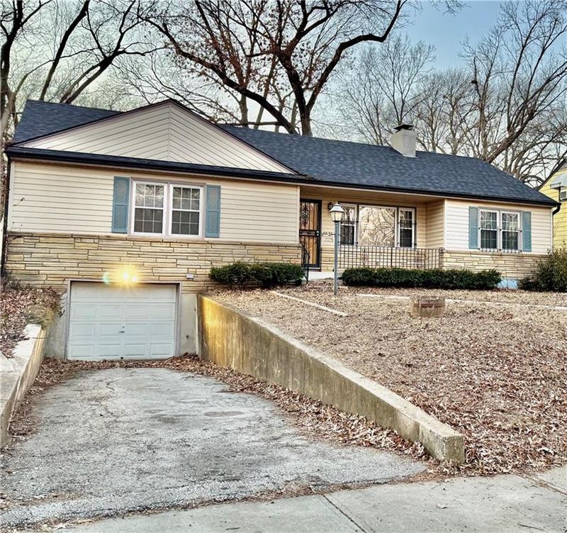 6636 Agnes Ave, Kansas City, MO 64132