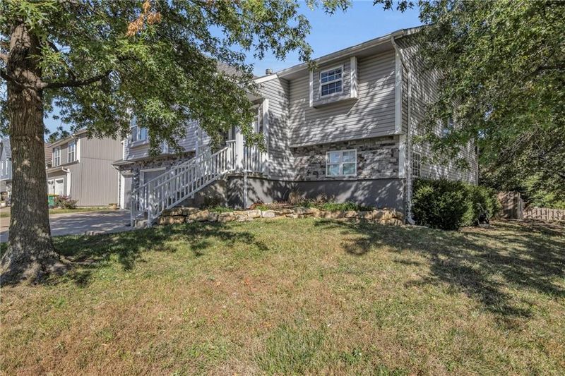 18441 Spruce St, Gardner, KS 66030