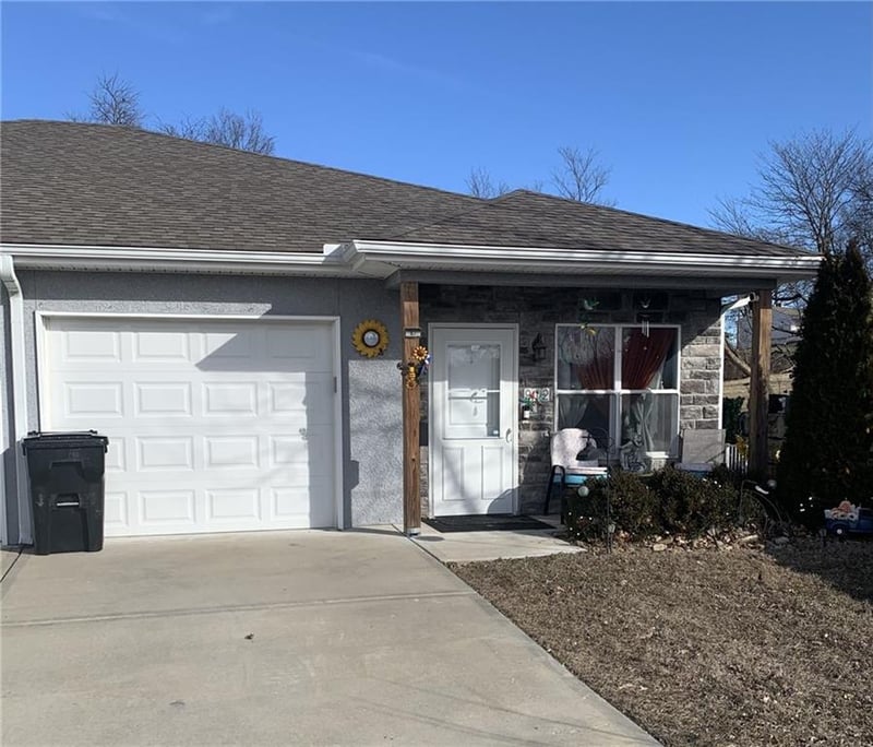 912 Riffle Dr, Pleasant Hill, MO 64080