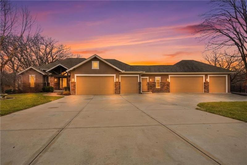 6205 NW Saddle Club Ct, Kansas City, MO 64152