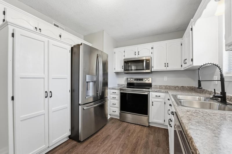 17403 Monte Verde Dr, Belton, MO 64012