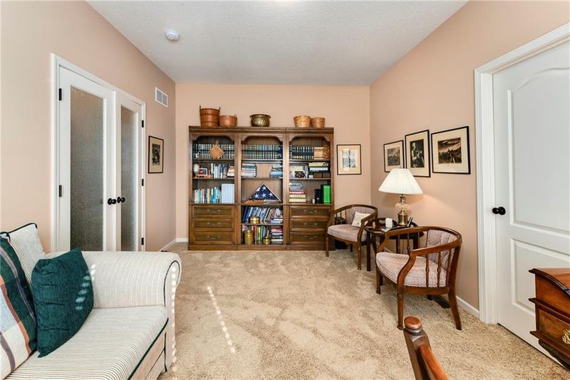 908 SW Olympia Ct, Lee's Summit, MO 64082