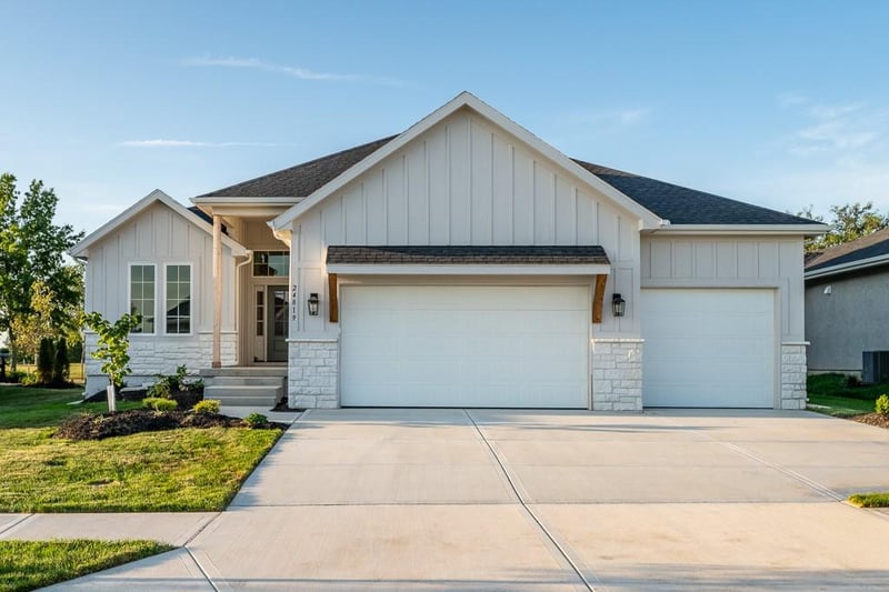 24819 W 112th St, Olathe, KS 66061