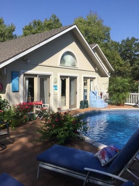 7725 Woodland Dr, Shawnee, KS 66218