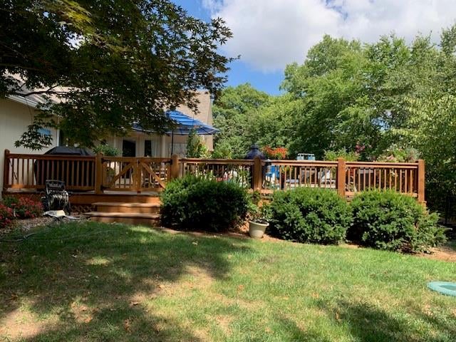 7725 Woodland Dr, Shawnee, KS 66218