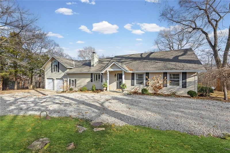 7725 Woodland Dr, Shawnee, KS 66218