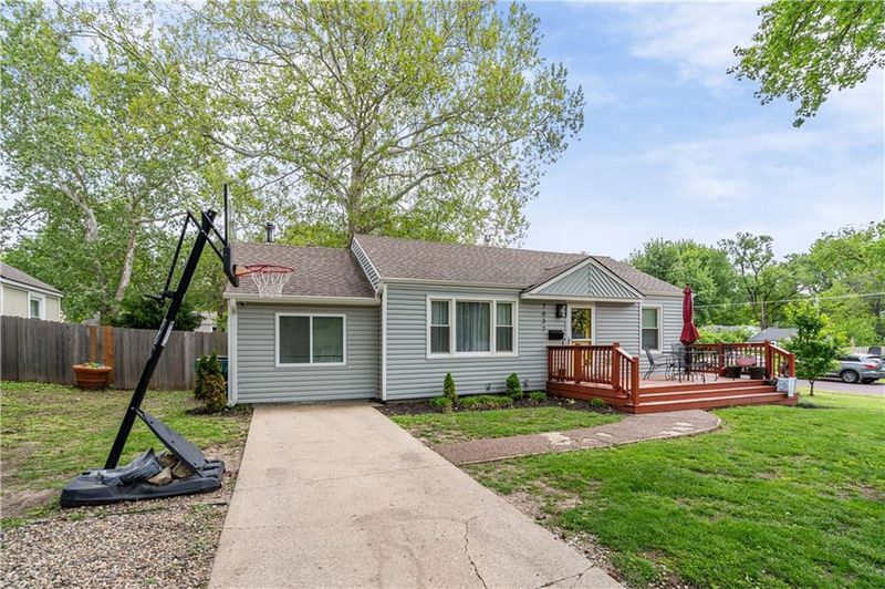 7637 Conser St, Overland Park, KS 66204