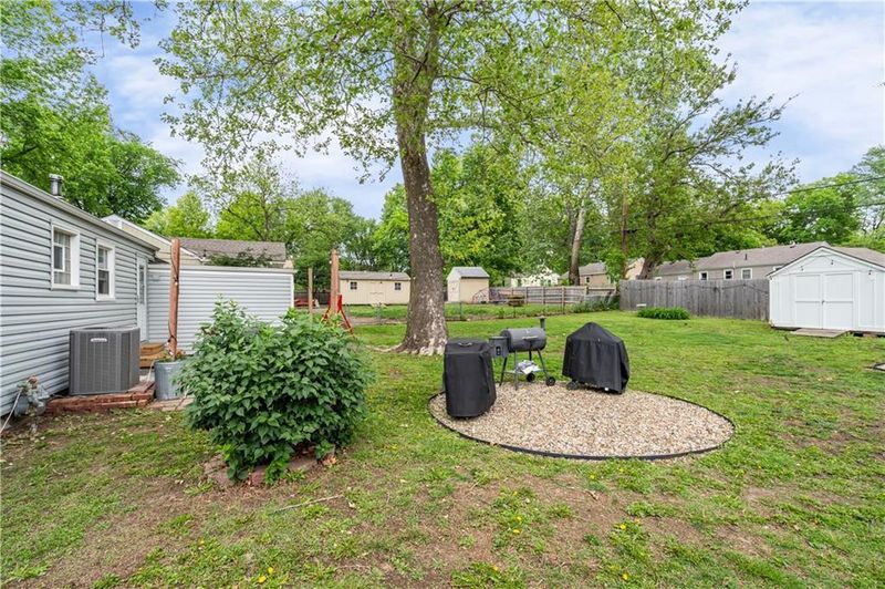 7637 Conser St, Overland Park, KS 66204