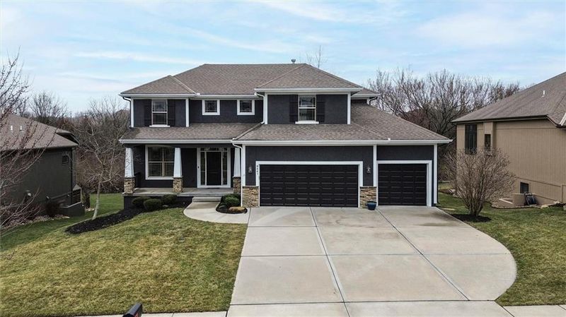 8441 Shady Bend Rd, Lenexa, KS 66227