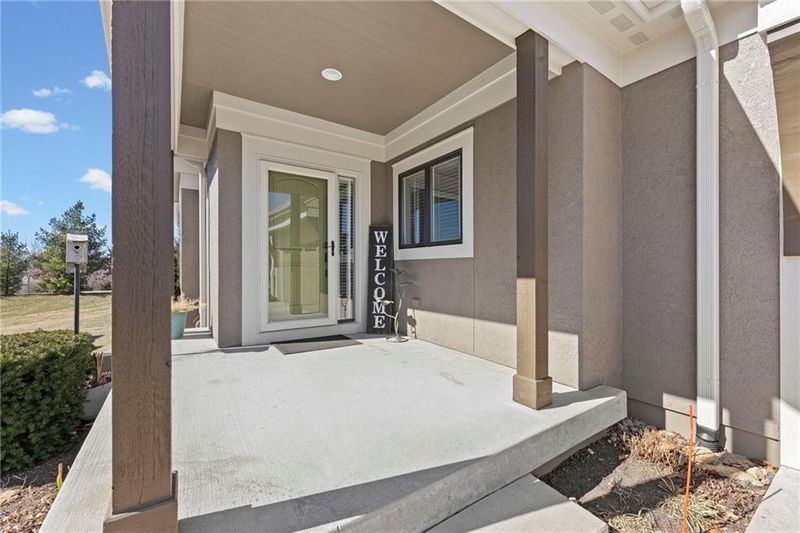 11576 S Waterford Dr, Olathe, KS 66061